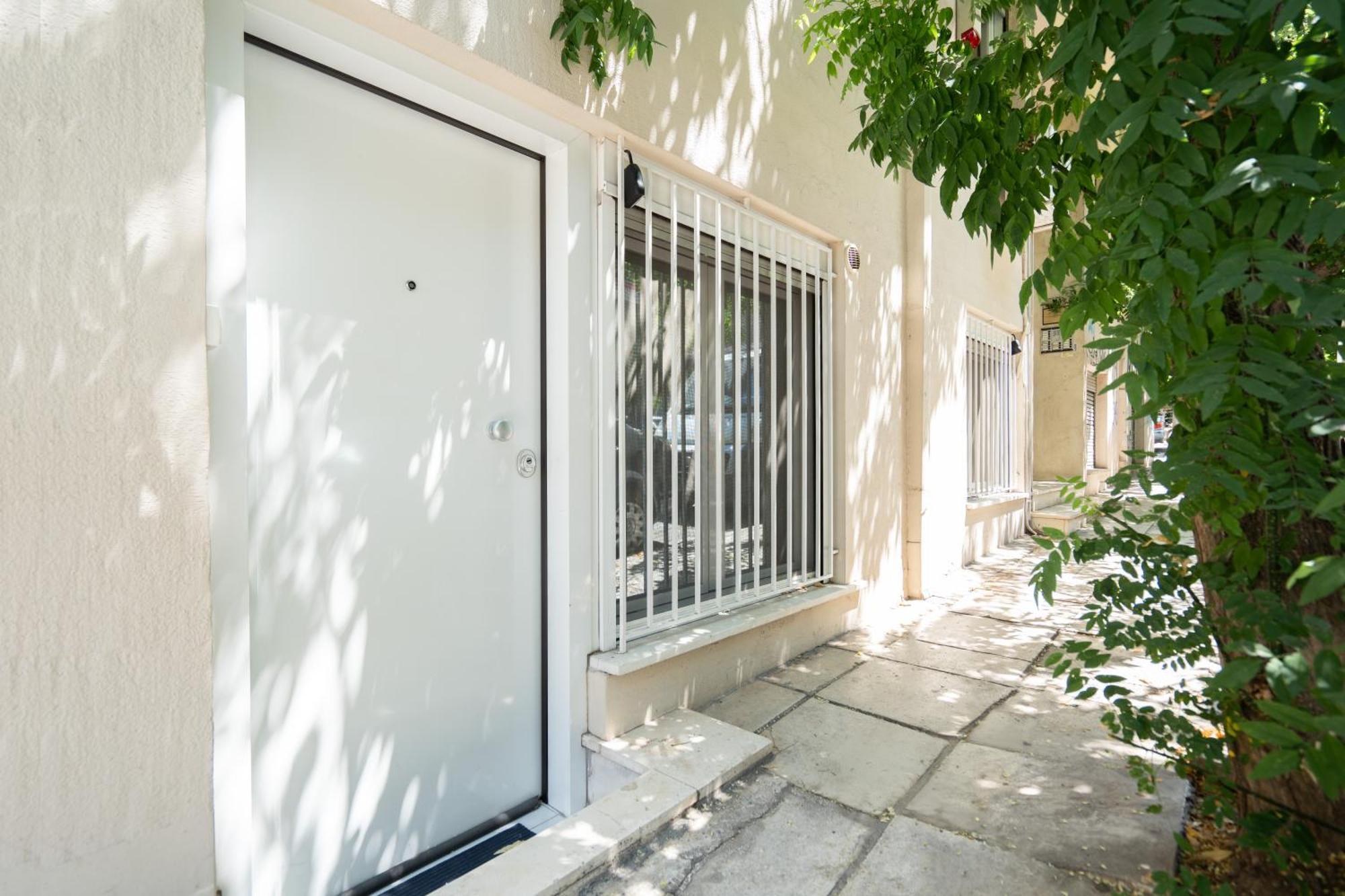 Cute And Convenient Studio In Athens Center Экстерьер фото